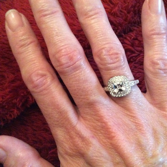 LAST ONE ❤️ Kay Jewelers White Sapphire Ring - Picture 6 of 7